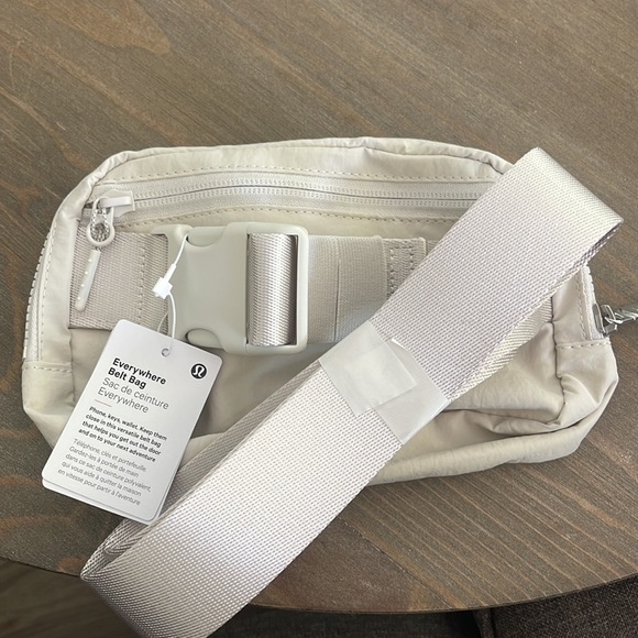 NWT everywhere lululemon belt bag in white opal - Picture 2 of 4